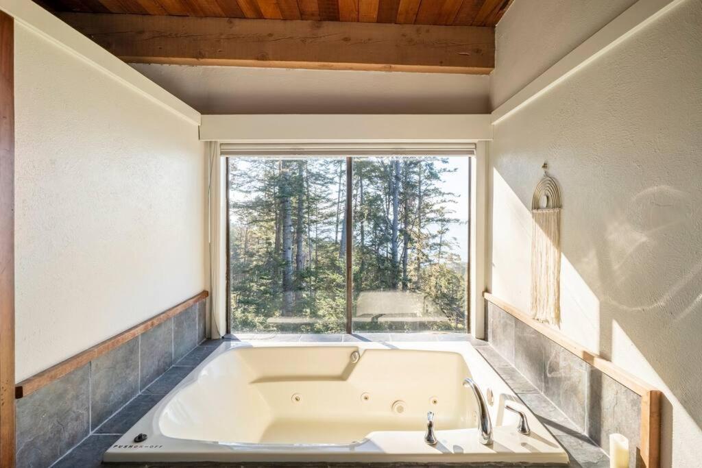 Driftwood Lodge ~ 5 Bedroom / 7 Bath ~ 30-Acre Private Estate On Hwy 1 ~ Hot Tub ~ Oceanview ~ Reunions & Retreats Walsh Landing Zewnętrze zdjęcie