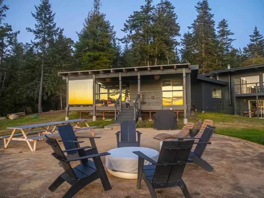 Driftwood Lodge ~ 5 Bedroom / 7 Bath ~ 30-Acre Private Estate On Hwy 1 ~ Hot Tub ~ Oceanview ~ Reunions & Retreats Walsh Landing Zewnętrze zdjęcie