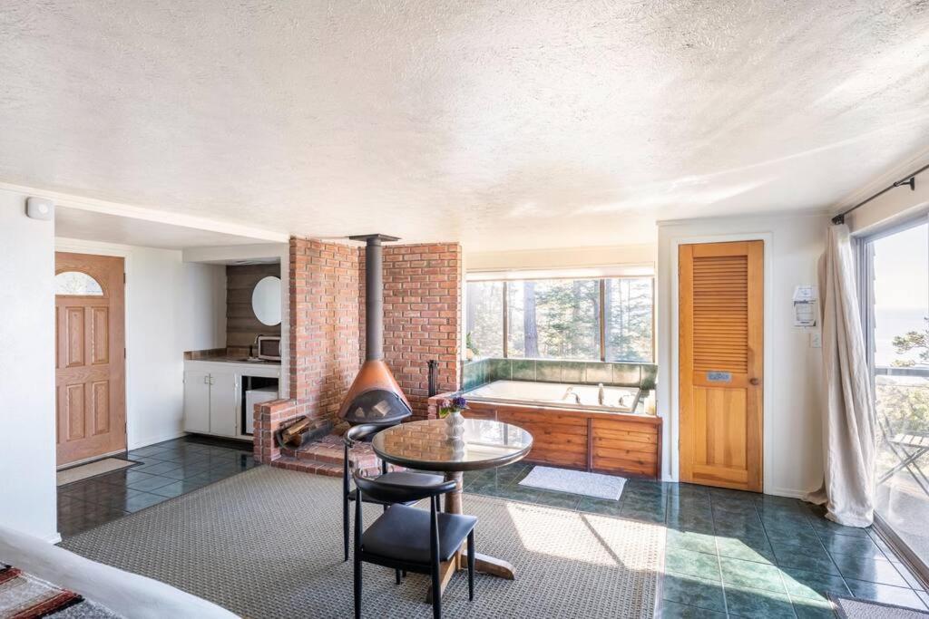 Driftwood Lodge ~ 5 Bedroom / 7 Bath ~ 30-Acre Private Estate On Hwy 1 ~ Hot Tub ~ Oceanview ~ Reunions & Retreats Walsh Landing Zewnętrze zdjęcie