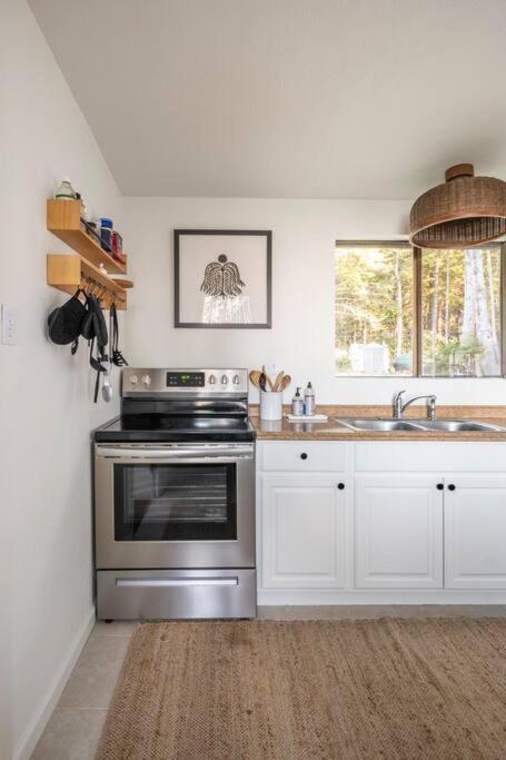 Driftwood Lodge ~ 5 Bedroom / 7 Bath ~ 30-Acre Private Estate On Hwy 1 ~ Hot Tub ~ Oceanview ~ Reunions & Retreats Walsh Landing Zewnętrze zdjęcie